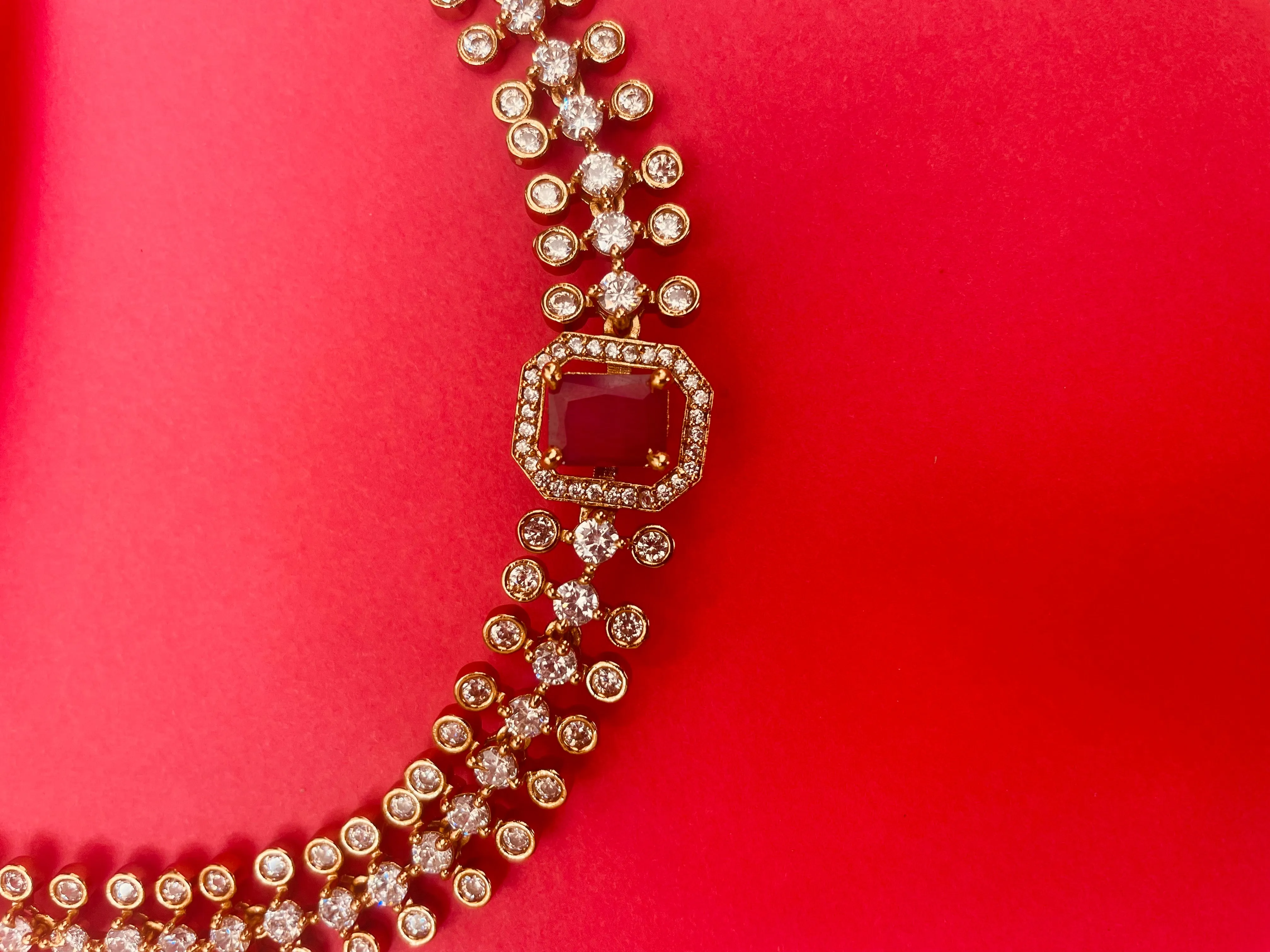 SAANVI  AD VERSATILE NECKLACE