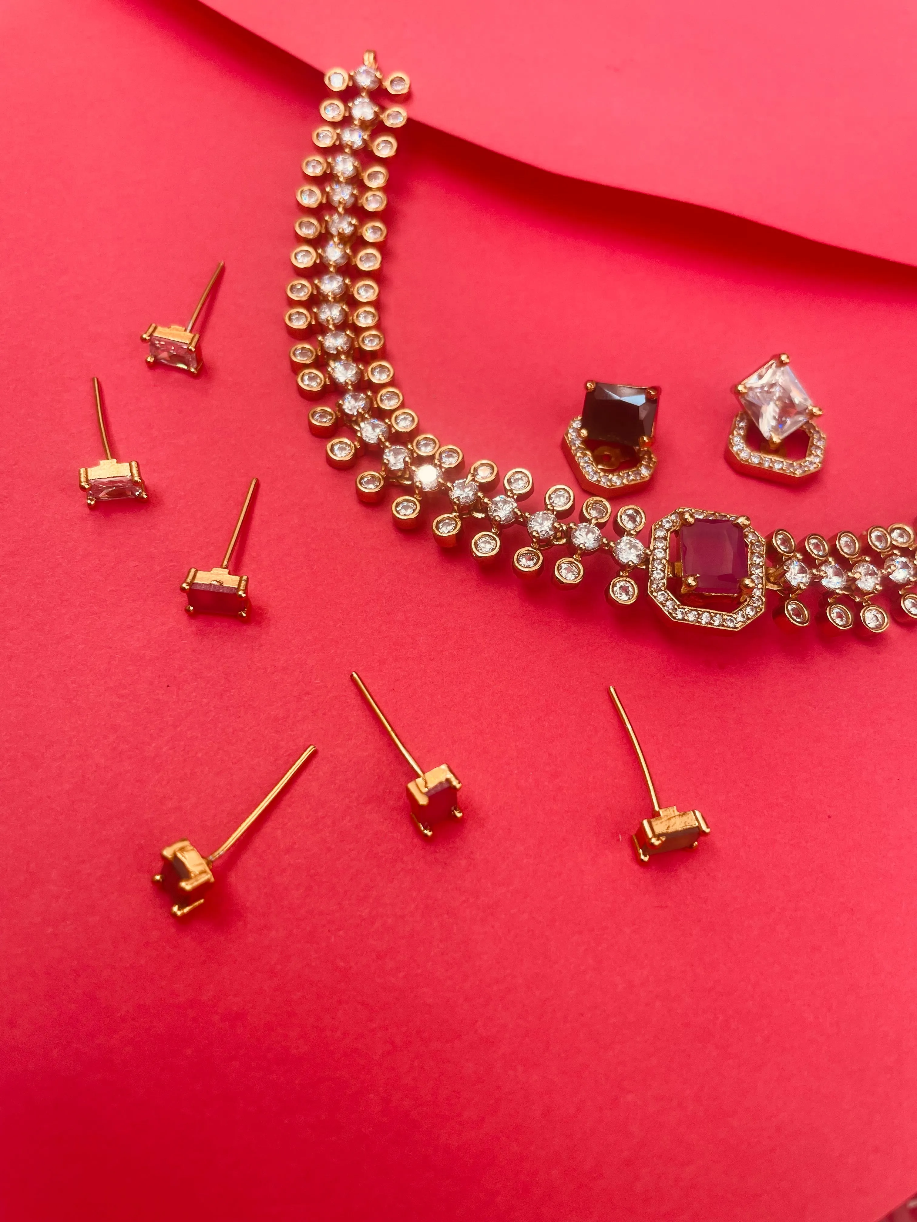SAANVI  AD VERSATILE NECKLACE