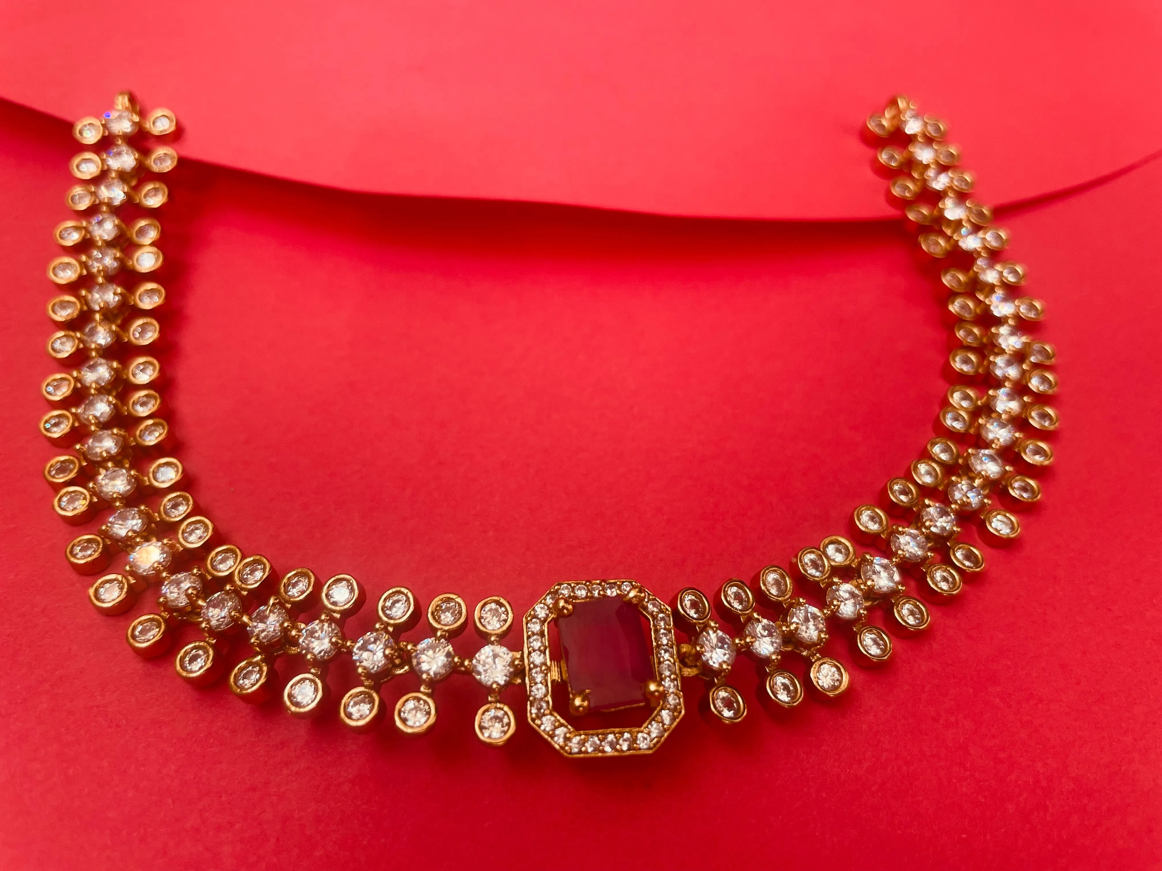 SAANVI  AD VERSATILE NECKLACE