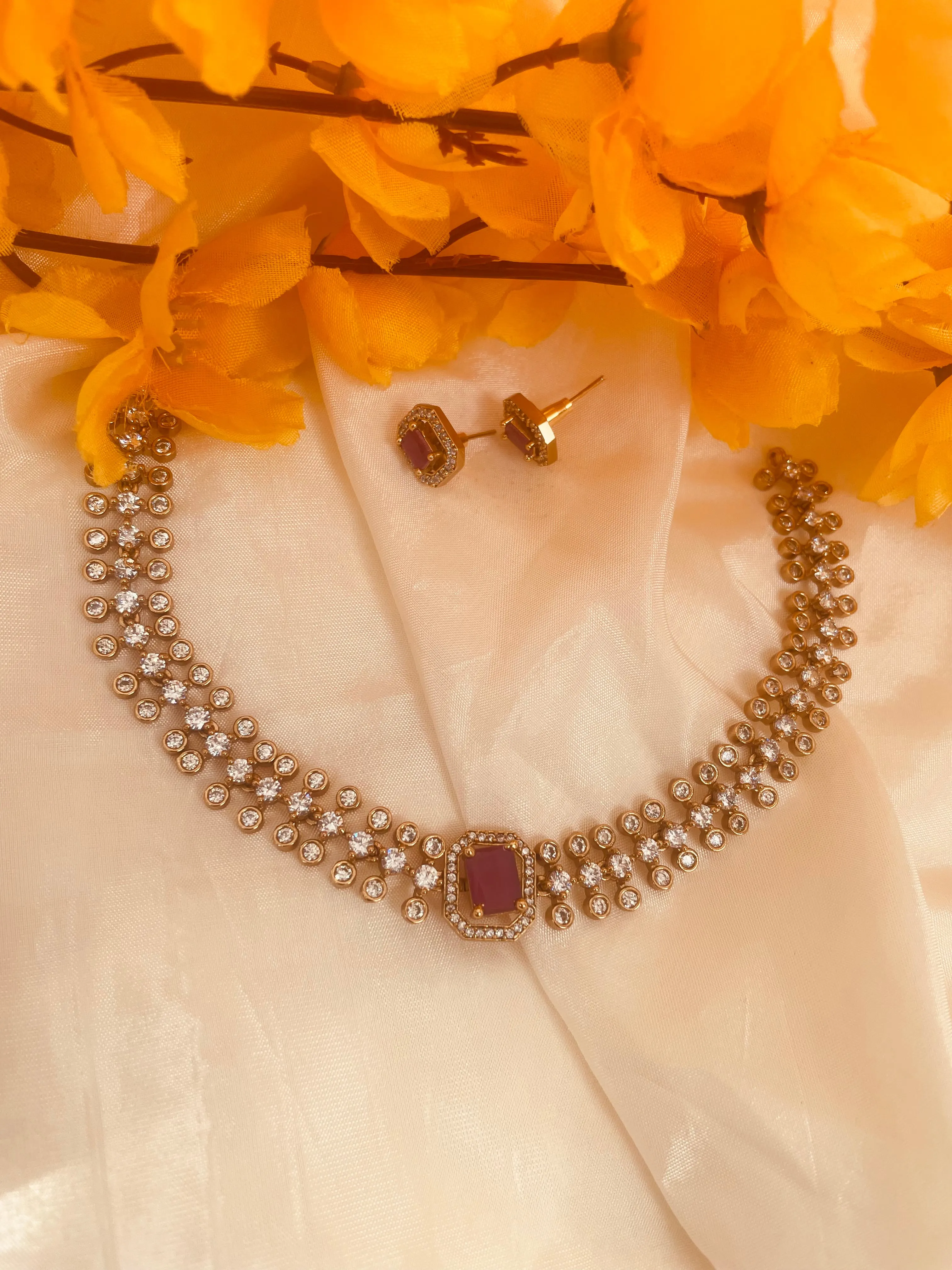 SAANVI  AD VERSATILE NECKLACE