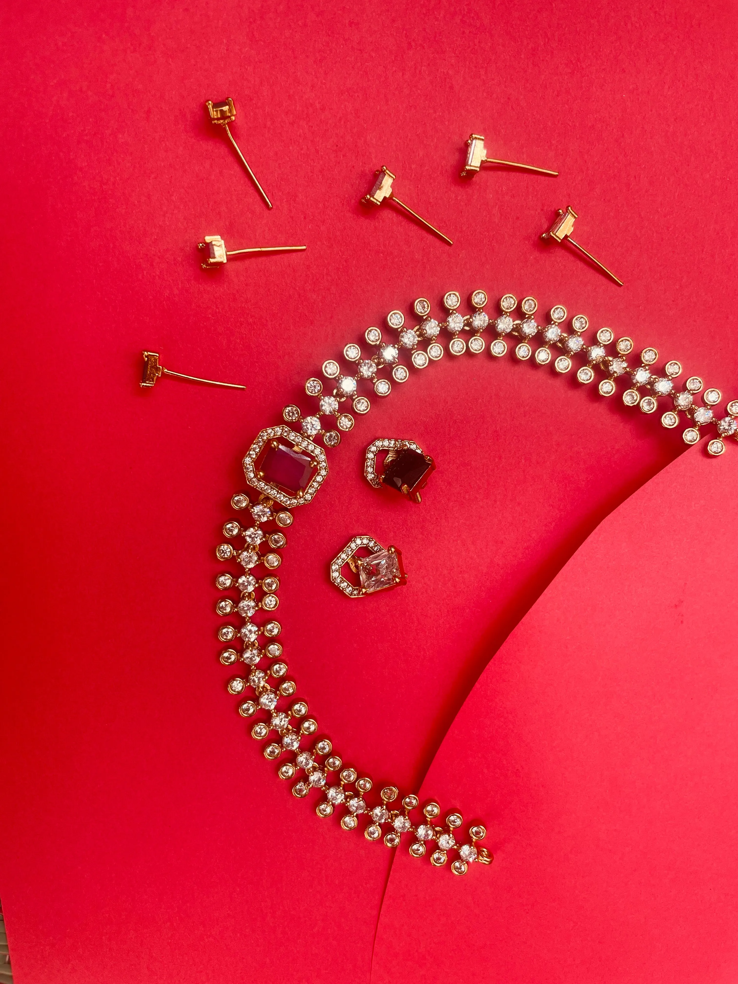 SAANVI  AD VERSATILE NECKLACE